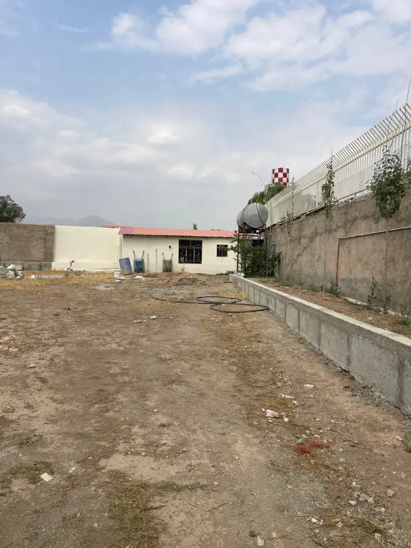 ۱۰۰۰ متر چهاردیواری با عدم خلاف برق و گاز و اب