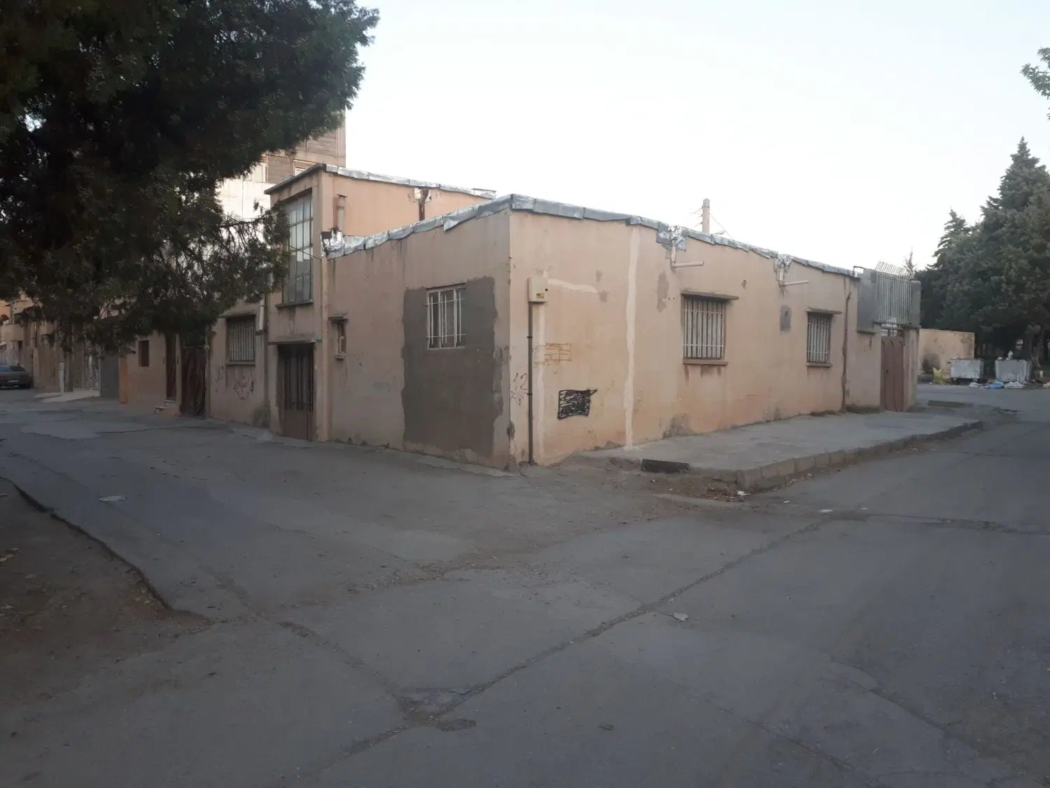 خانه سه بر در اربابی