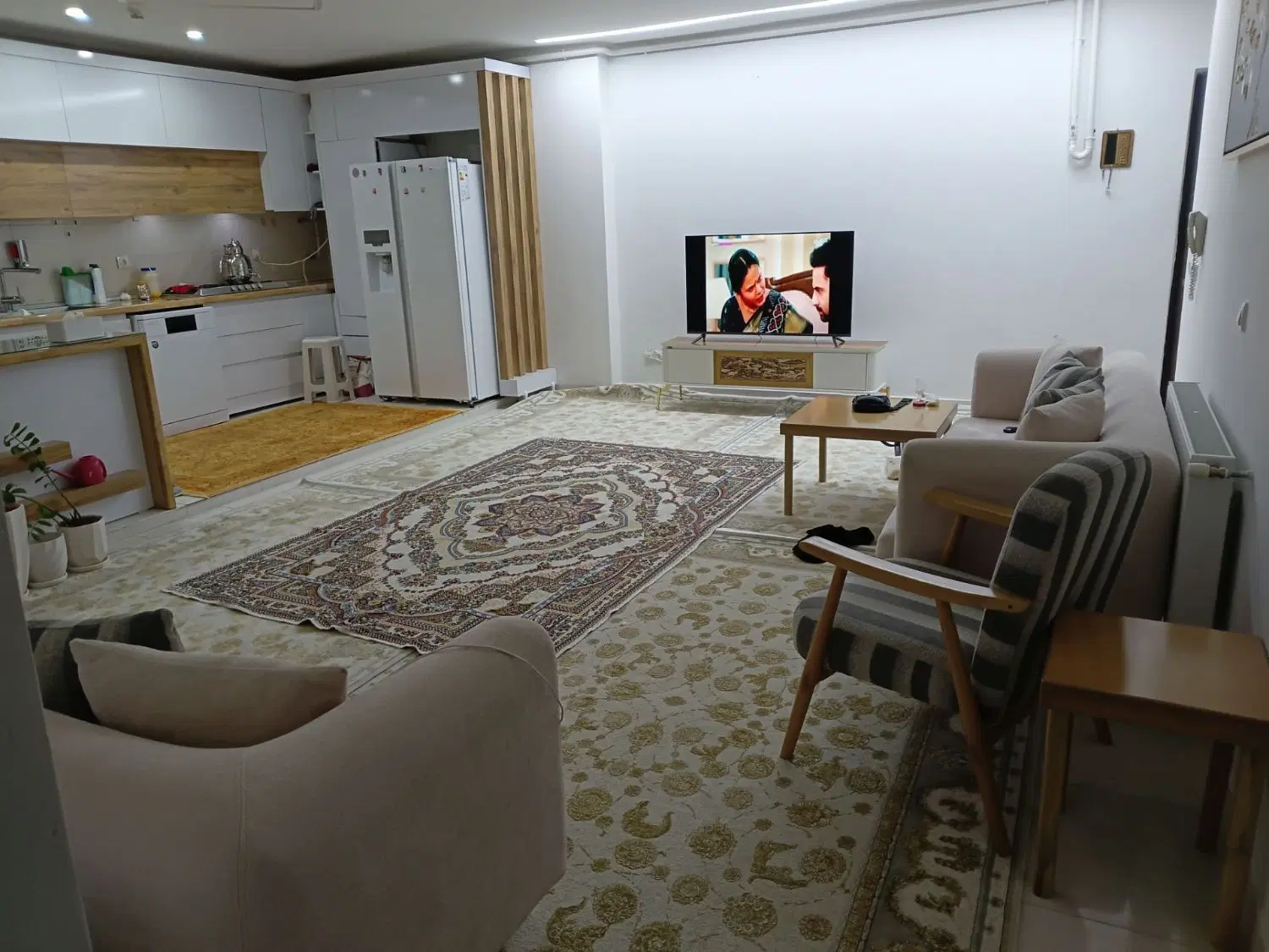 واحد آگهی C1پشت مسجد قبا