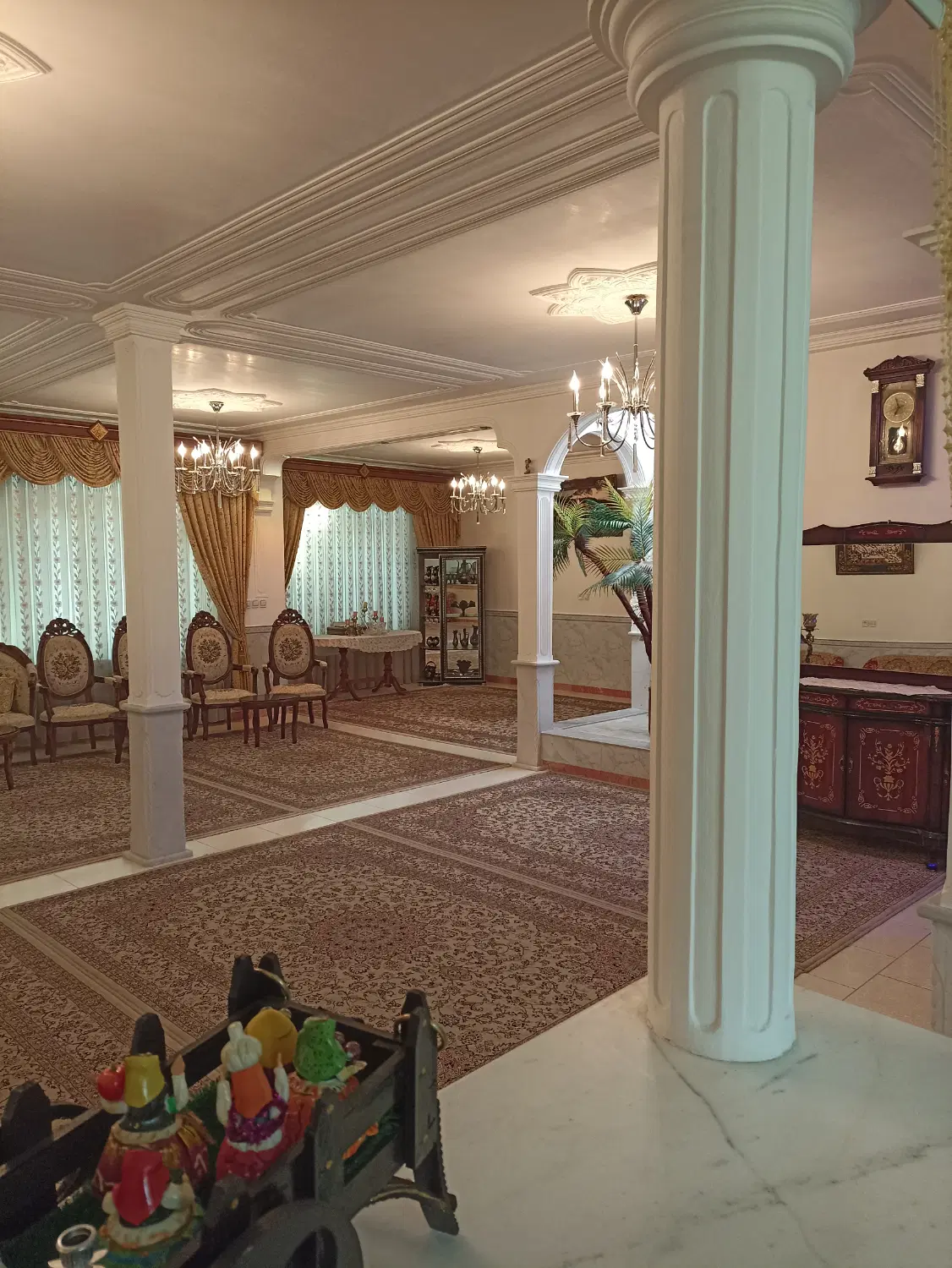 حیاط ویلایی دو طبقه