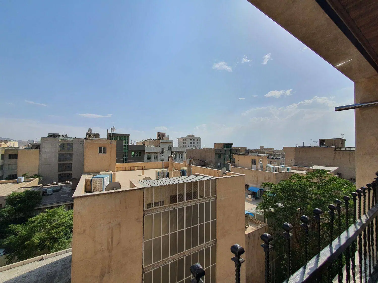 186متر3خ کاخ سفید شهرصنعتی_چشم انداز سبز_۲پارکینگه