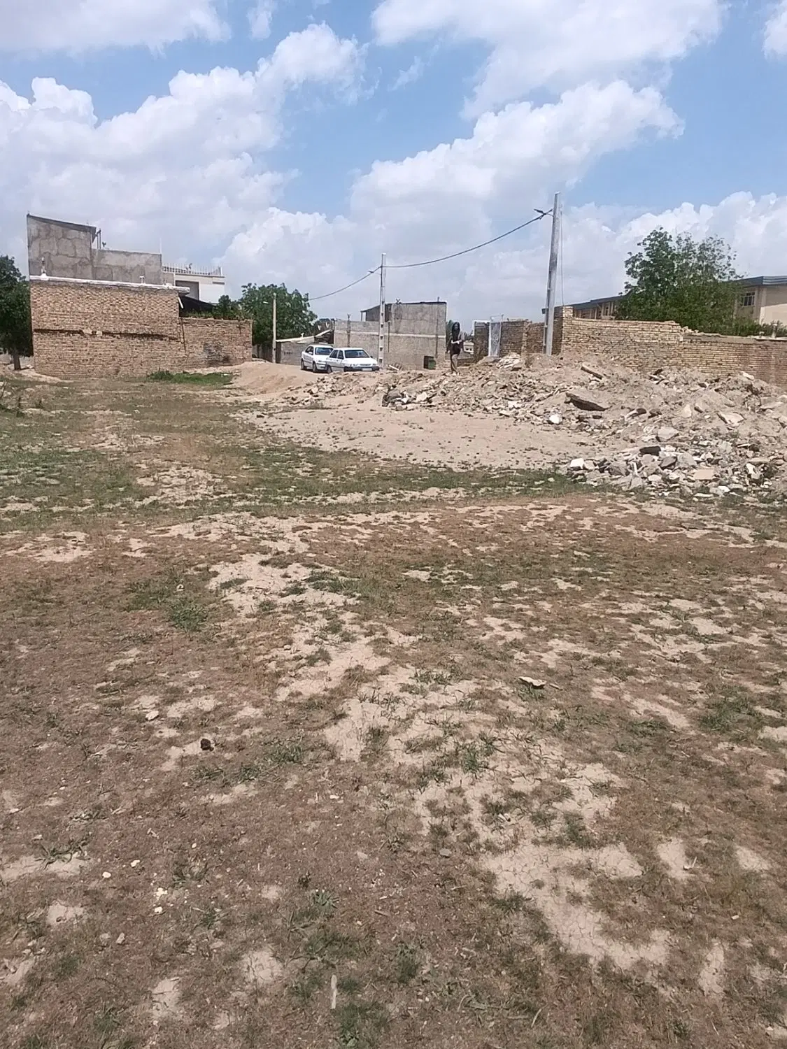 زمین 200متری واقع در خیابان مطهری