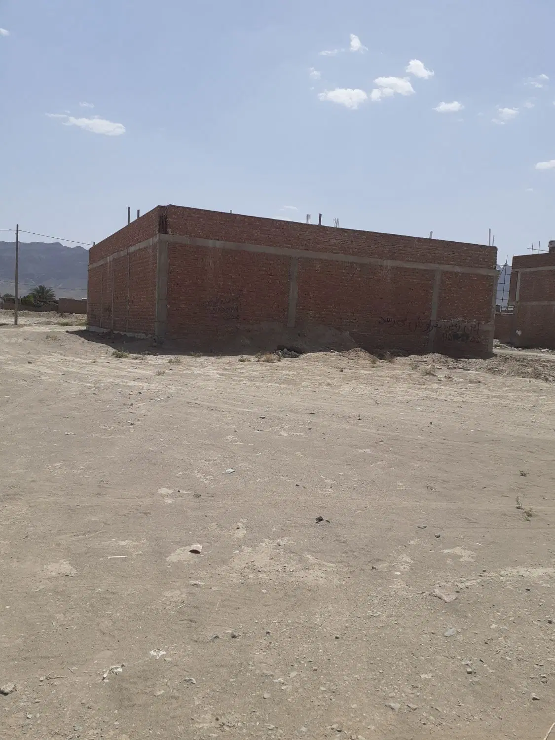 زمین ۲۲۰متری در۱۴متری سربازبطرف مرکز