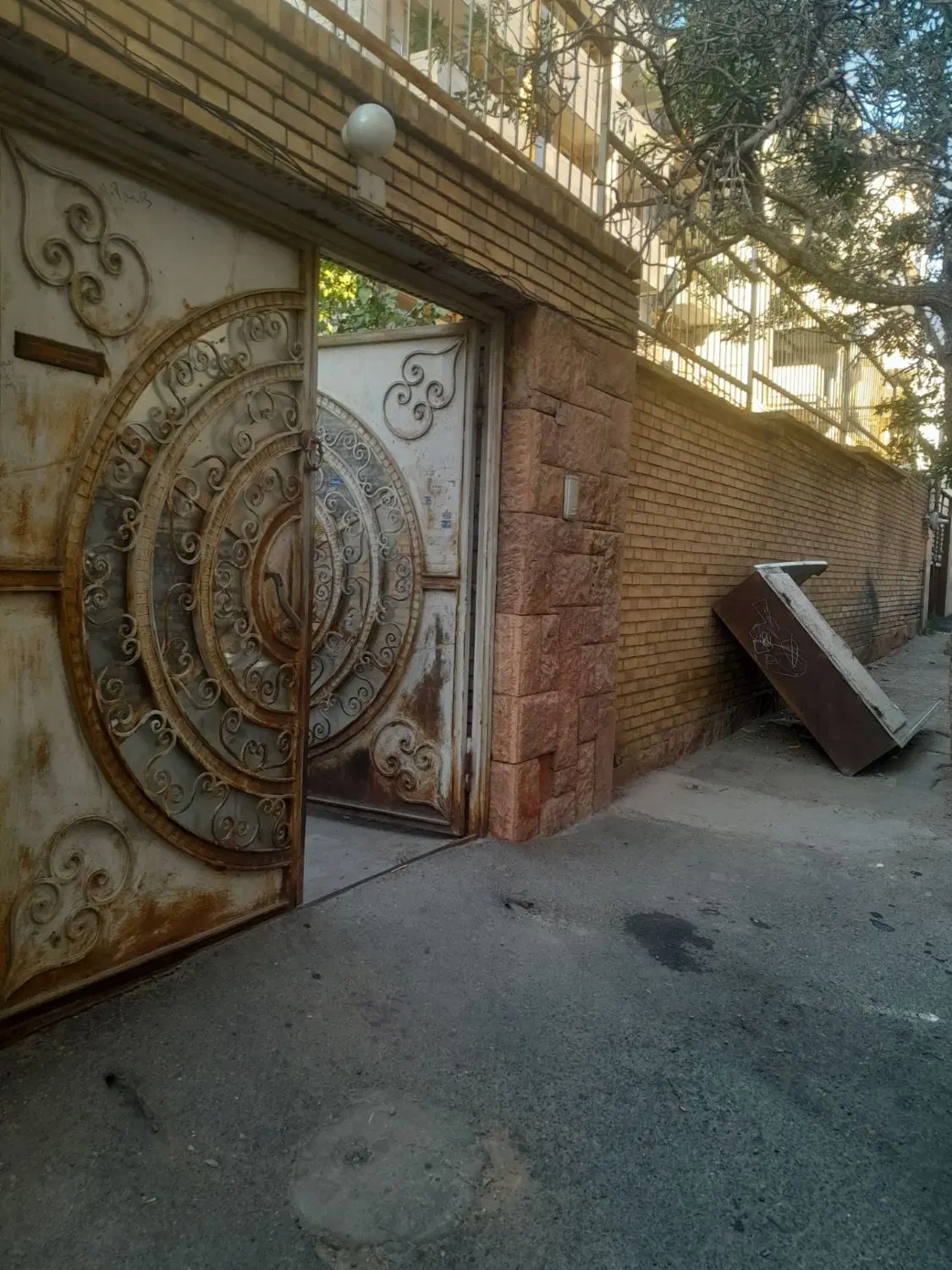حیاط در یوسف آباد کوی ارکیده