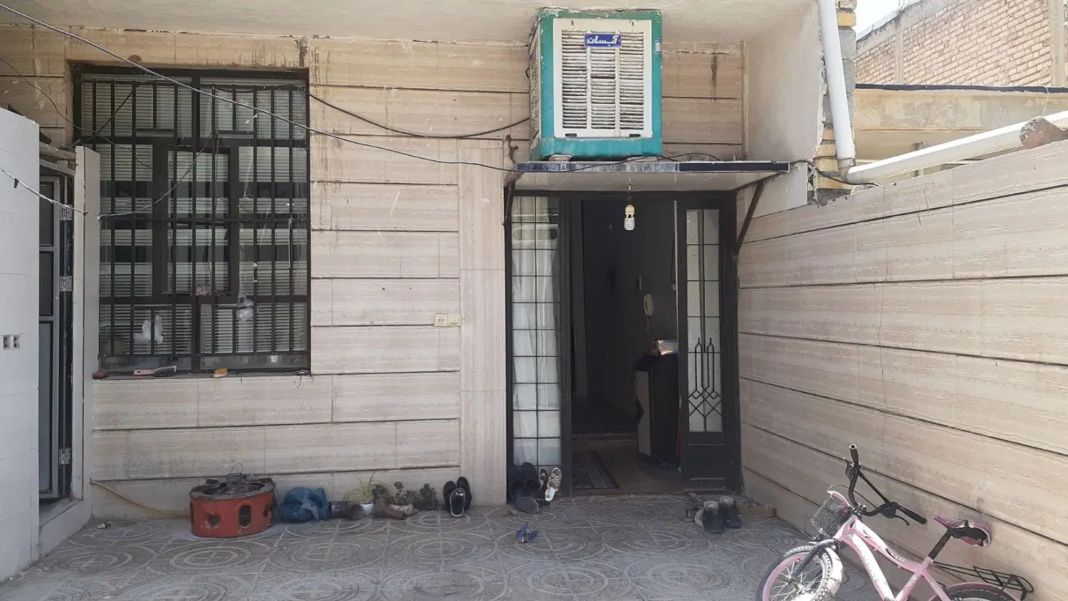 خانه زمینی هانیوان پشت کارخانه نمک