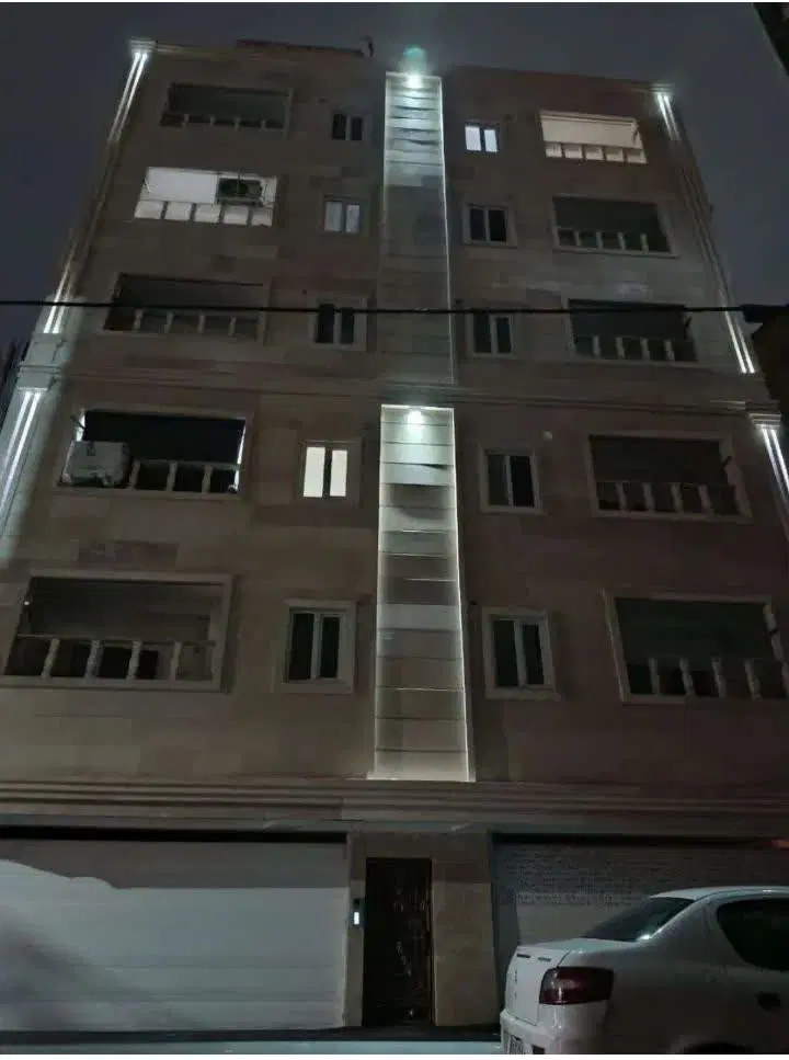 واحد ۹۰ متری با پارکینگ