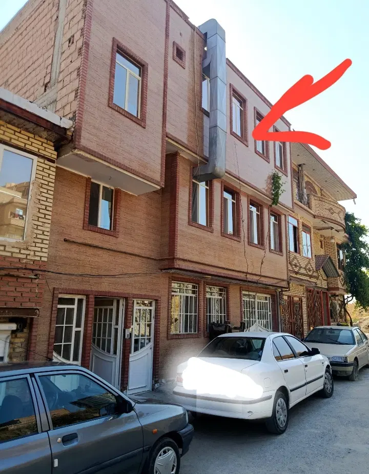 منزل ویلایی ۳طبقه به قیمت خیلی مناسب میفروشم