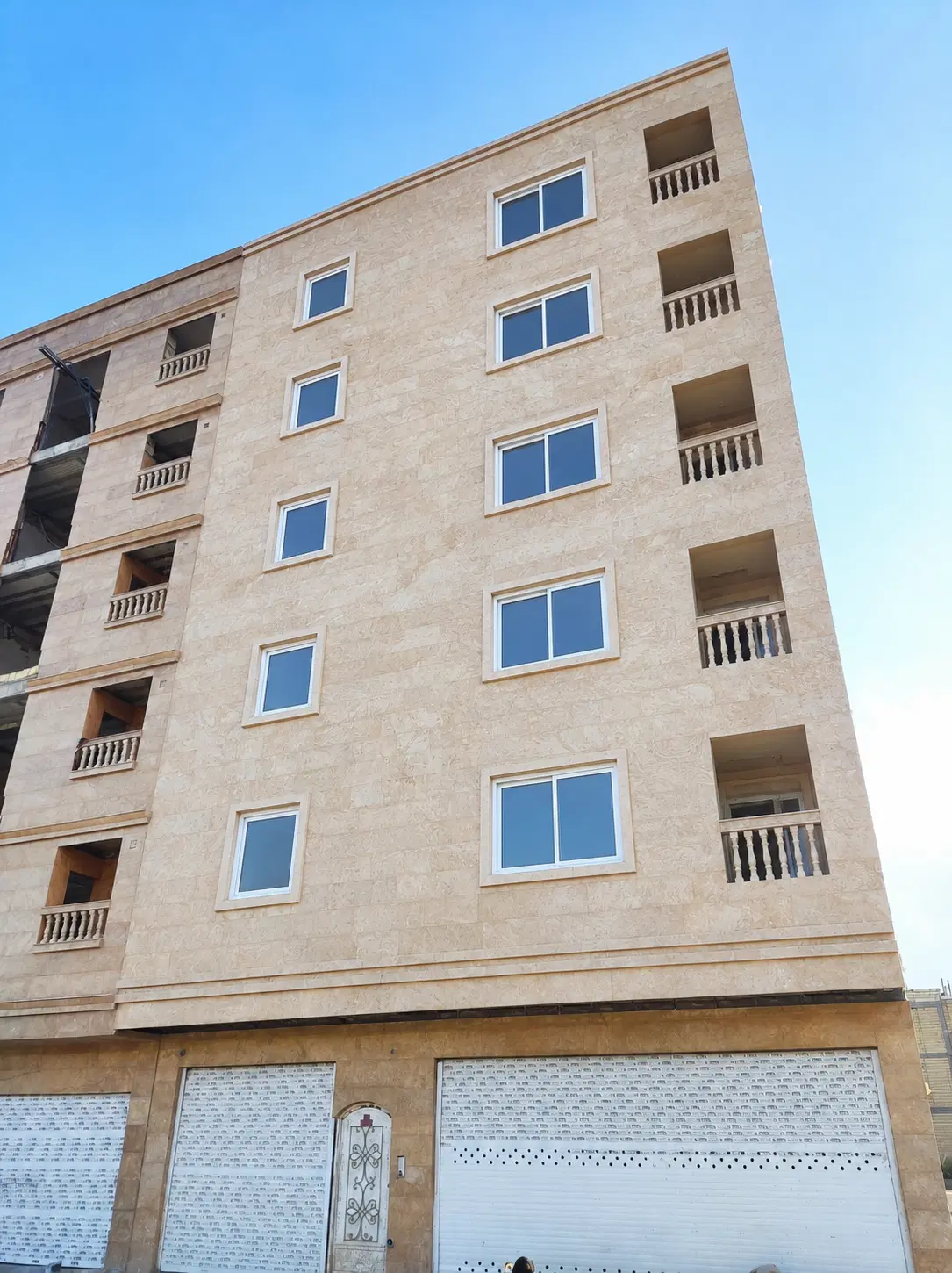 آپارتمان سه خواب 128 حکیم شیرازی