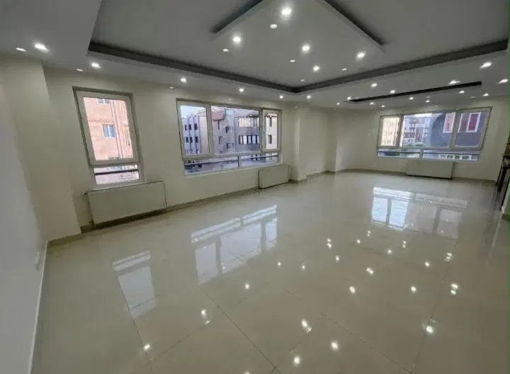 آپارتمان ۱۱۷ متری فاز ۶ رو به نما