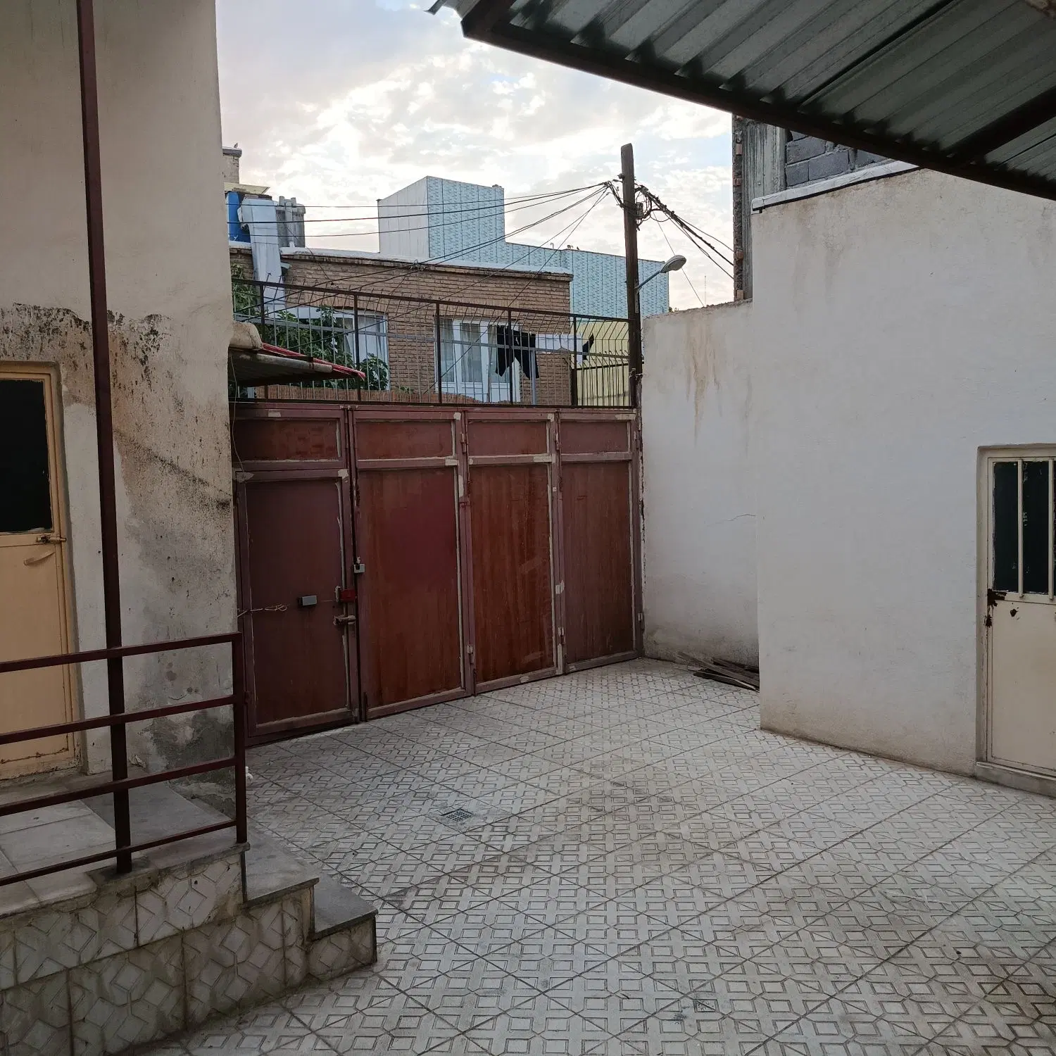 خانه دو واحدی خ اردلان