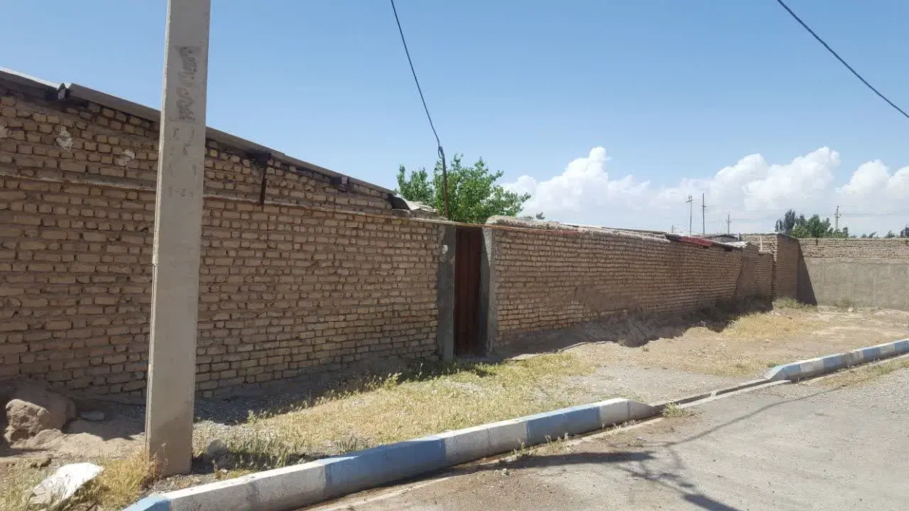 اجاره ملک جهت دامداری و انبار.