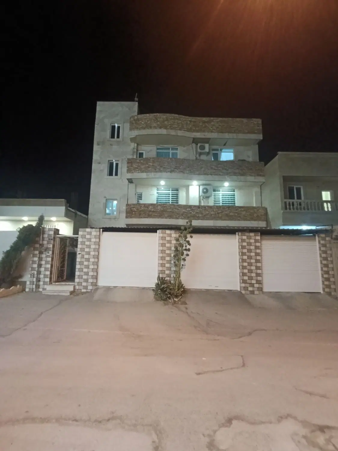 رهن کامل واحد سه خواب بهرباغ