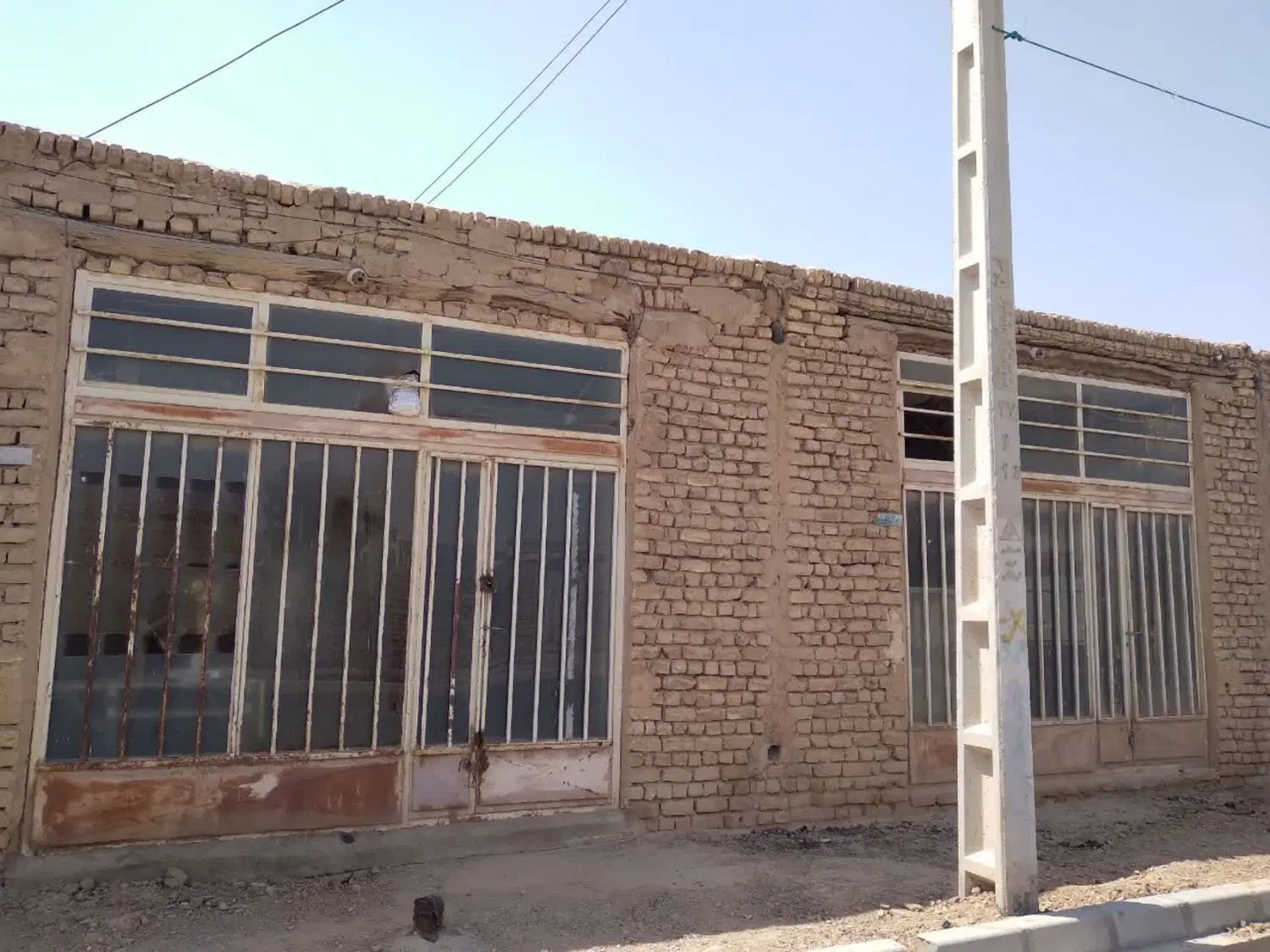 دو عدد مغازه دارای پروانه تجاری