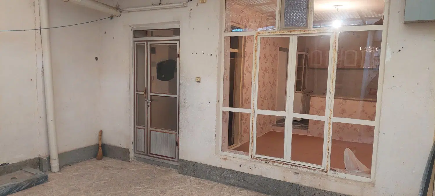 خانه حیاط دار ۶۸ متری در قراملک