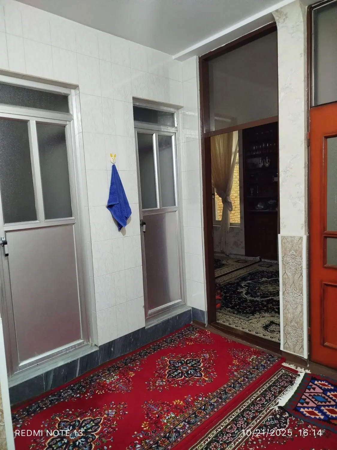 ساختمان سه نبش در شهرک شهید باکری (تجاری مسکونی)