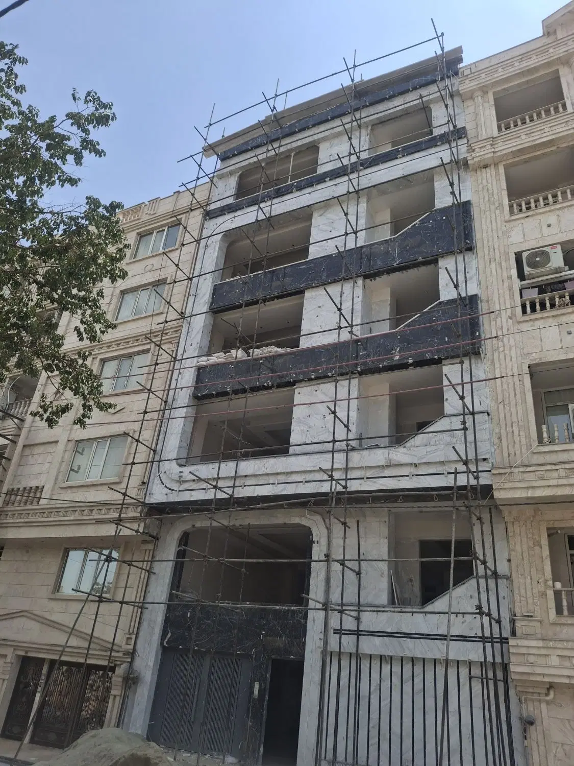 فروش آپارتمان نوساز سندار تک واحدی جنوبی