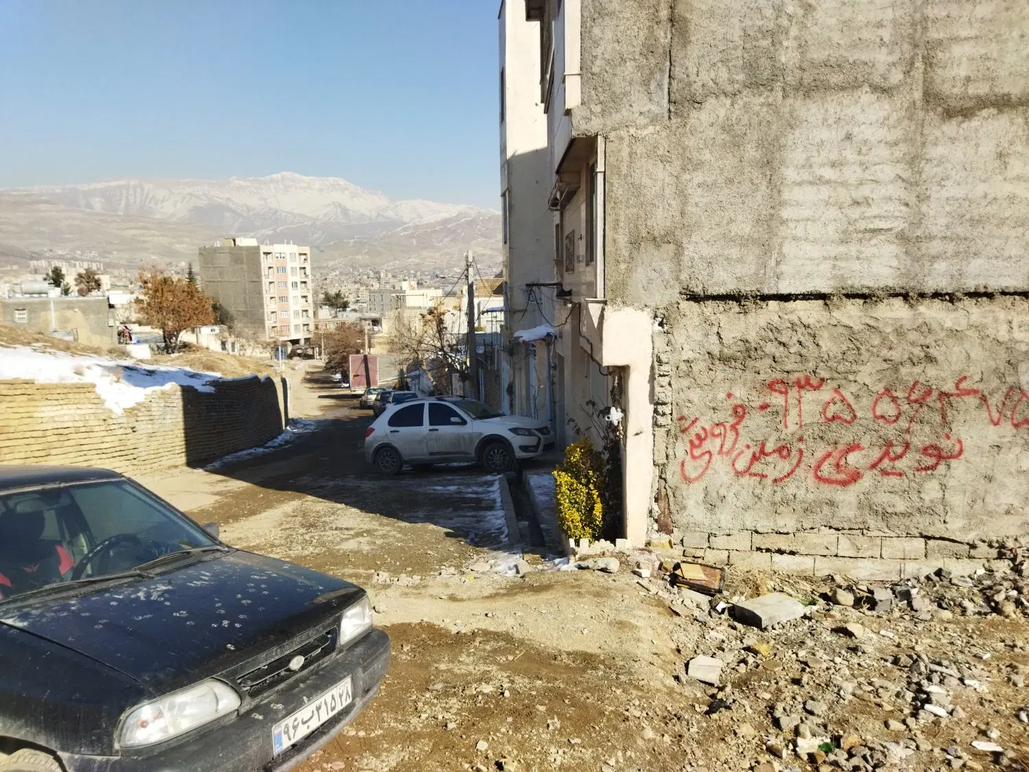 زمین 63 متری آماده ساخت