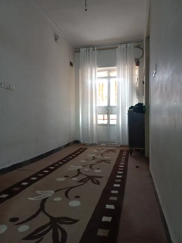 یک باب منزل نقتک پشت لین یک راه ترابری