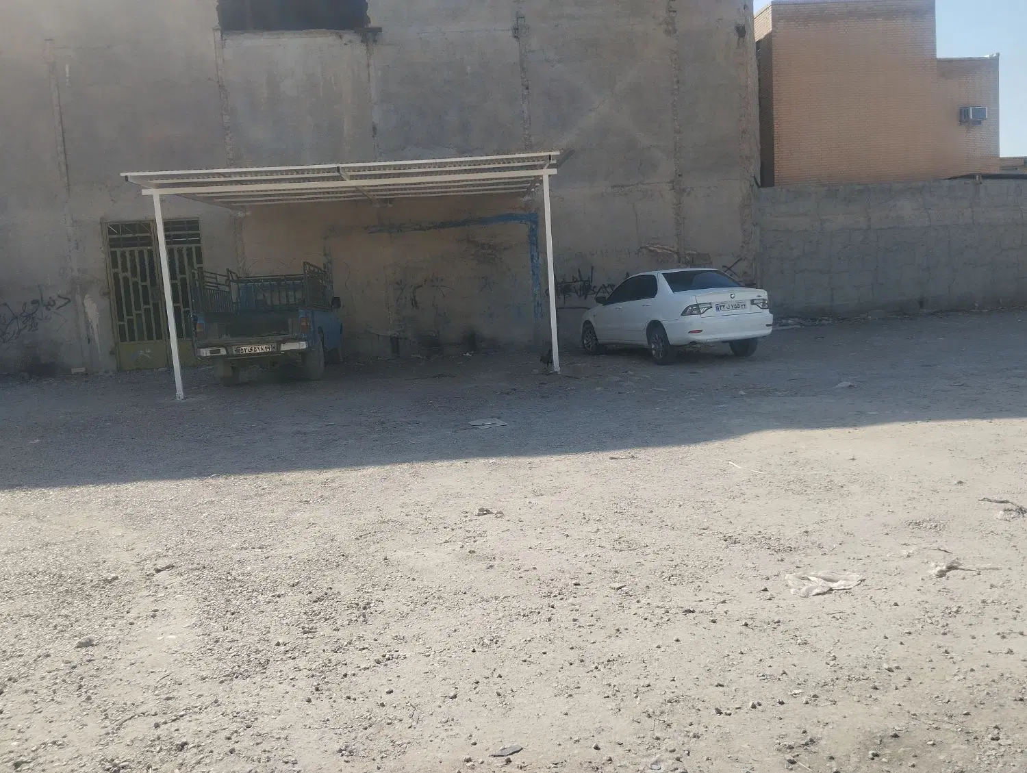 زمین در باغ ملک