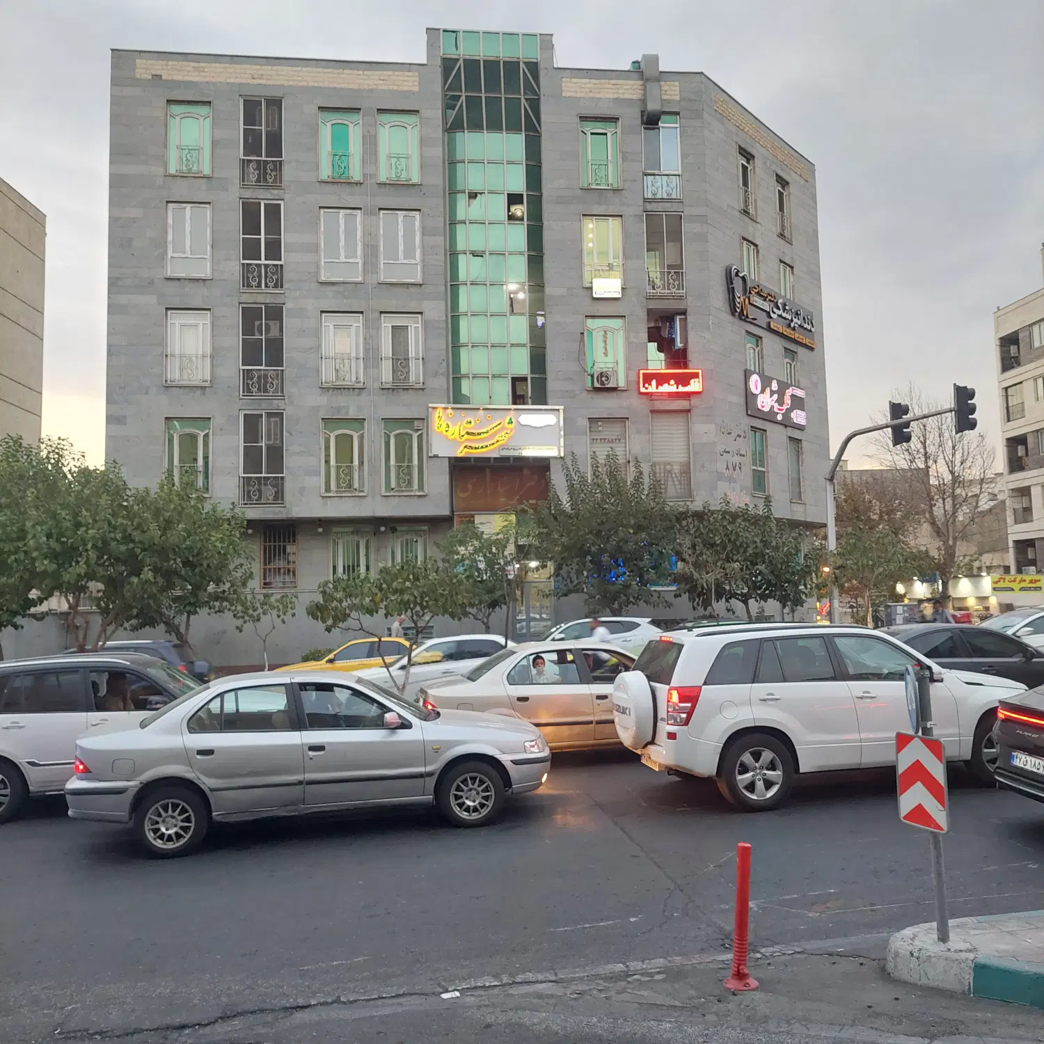 فروش فروش مطب پزشکی ۷۴مترفول امکانات ۳ اتاق