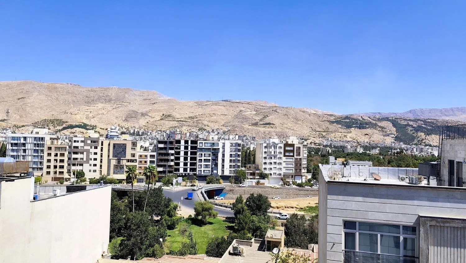 واحددوخوابه باغ صفا با ویو به کل شهر ، بلوار ازادی
