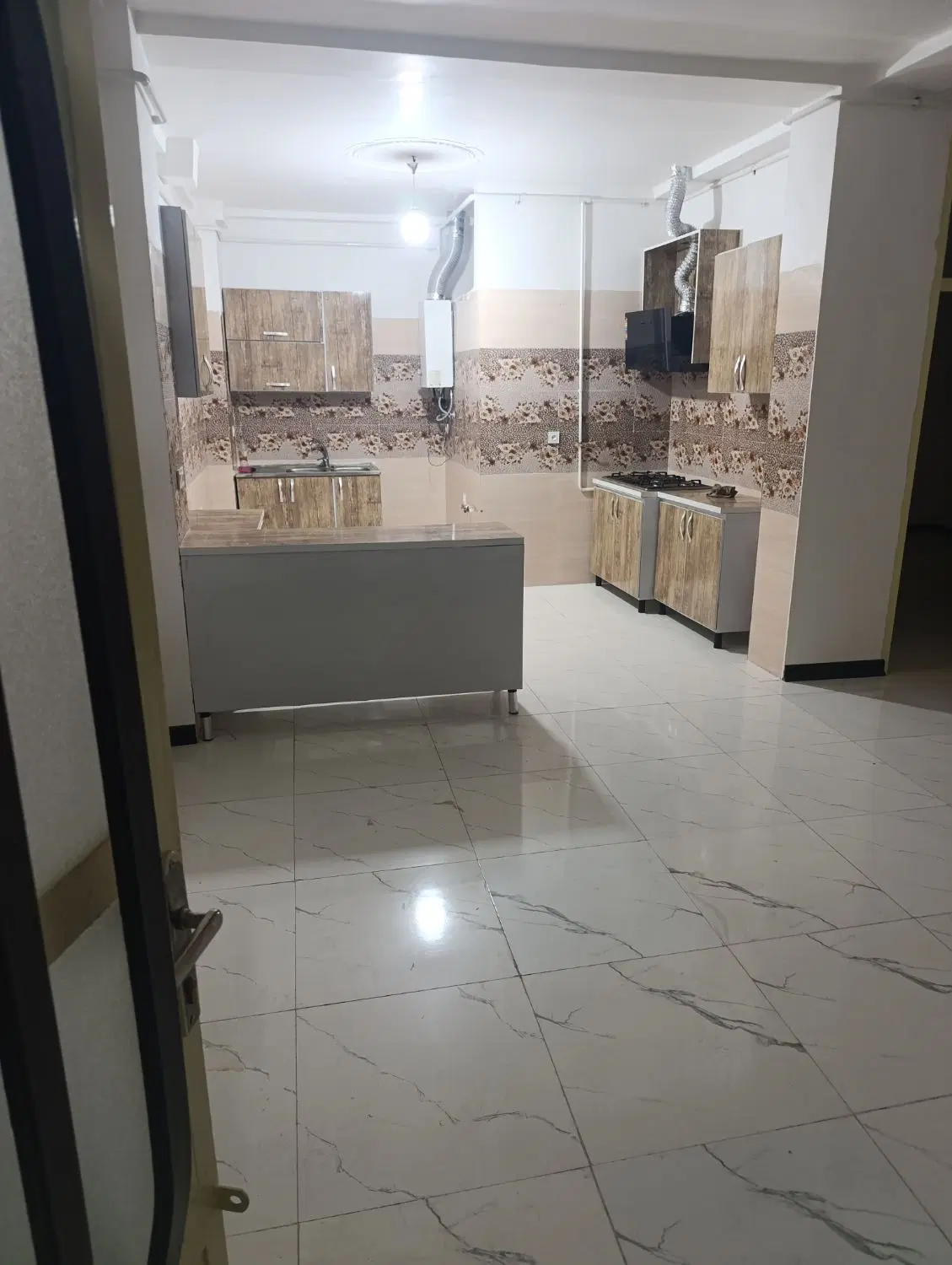 اپارتمان ۹۰ متری با پارکینگ