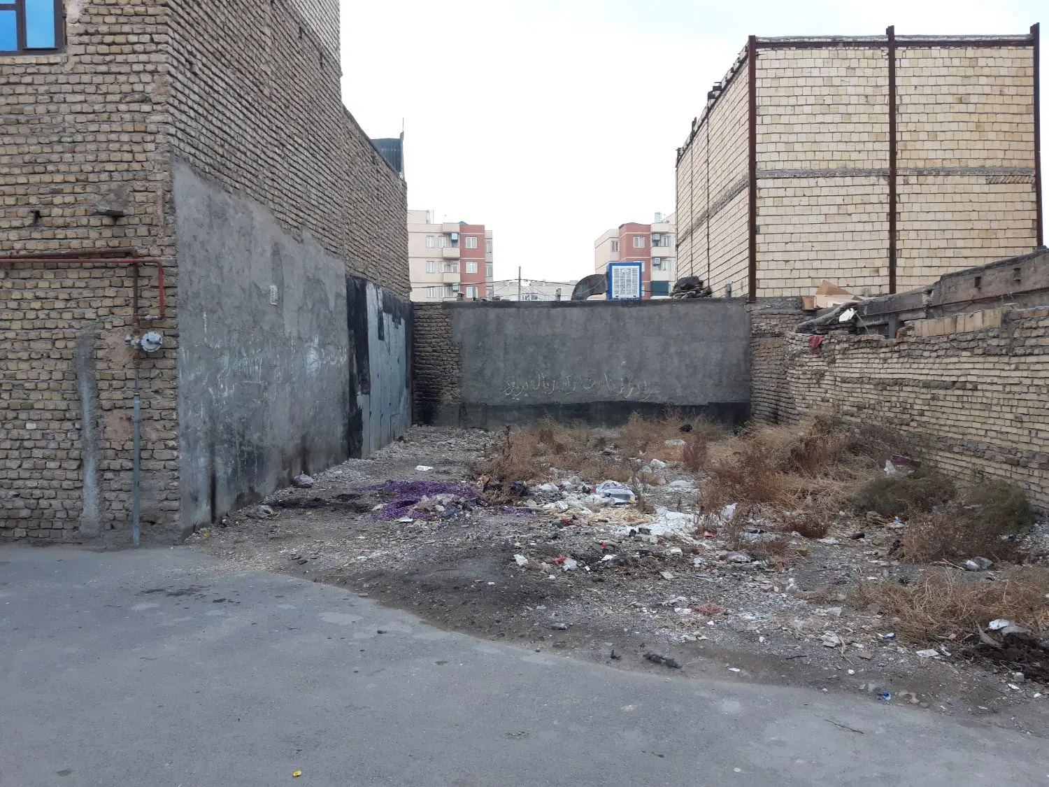 زمین با مجوز ساخت