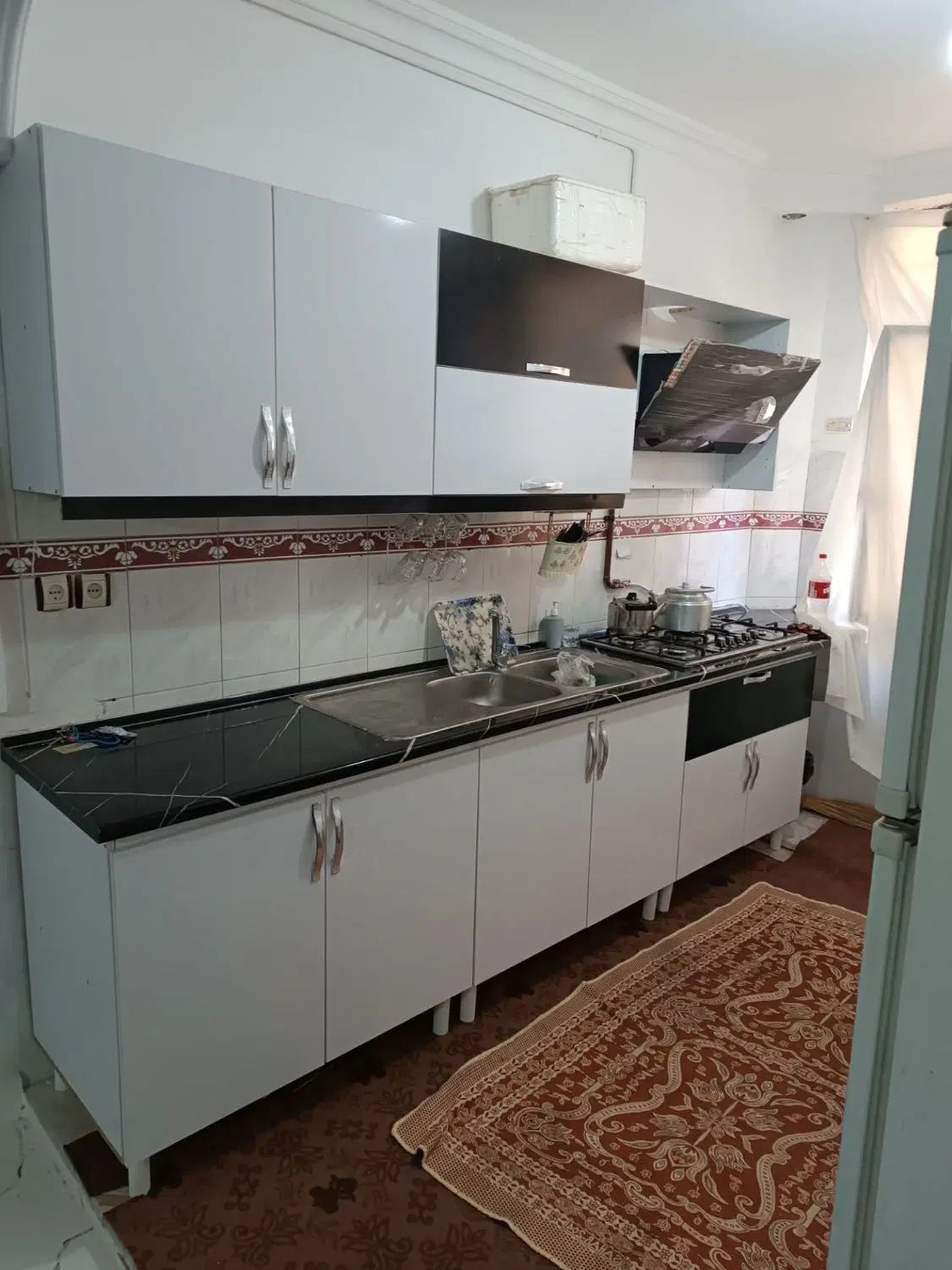 خانه آپارتمانی. همکف 95متری ماشین رو