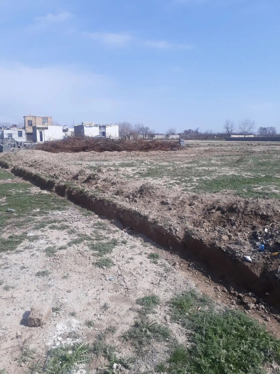 زمین ۲۷۰متر مناسب ساخت یا باغچه سرسبز