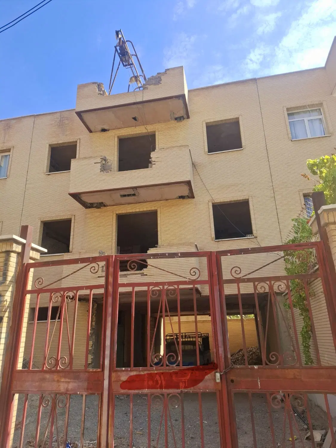 فروش خانه ویلایی سفت کاری