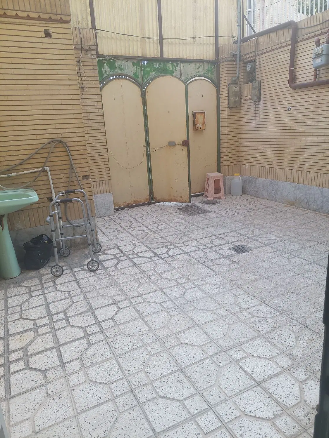 ویلایی حیاط‌دار