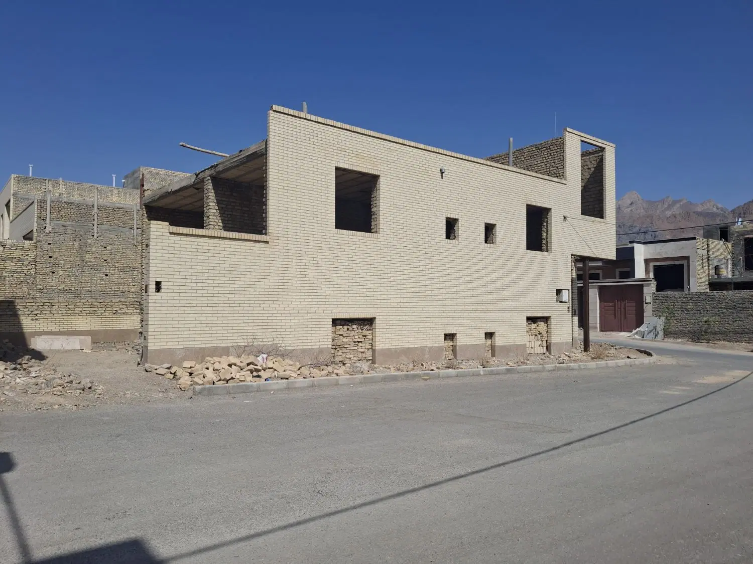 زمین نیمه ساز دو طبقه اسلامیه دونبش