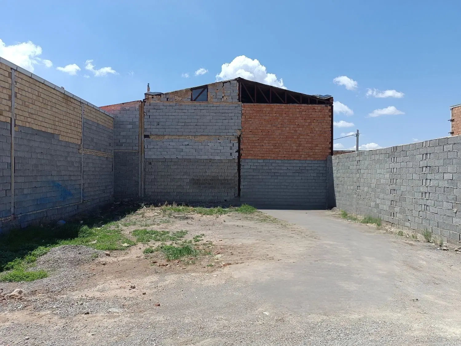 زمین در باغمعروف