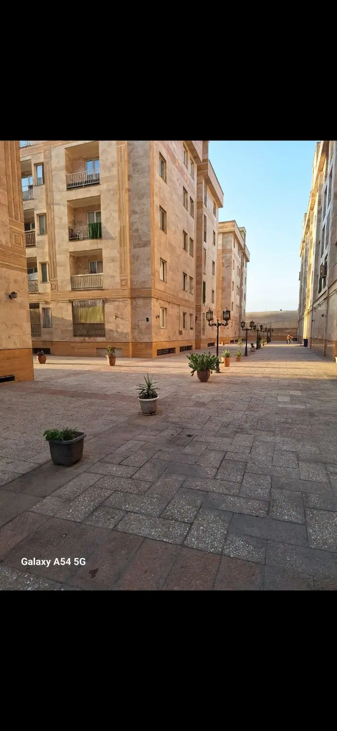 ۷۳ متری فول