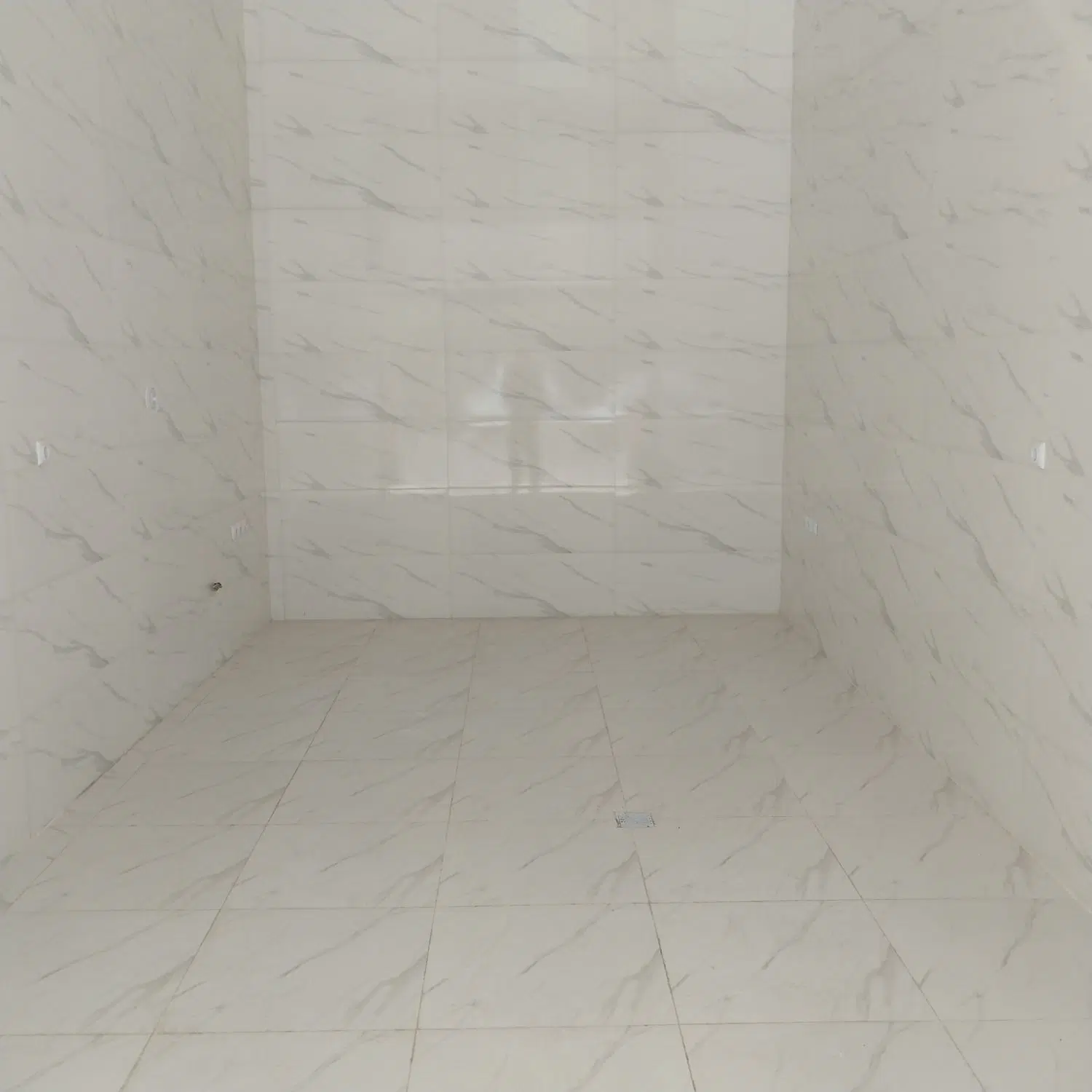 مغازه بهر ۲۰متری حکمت شمالی به متراژ ۲۸ متر
