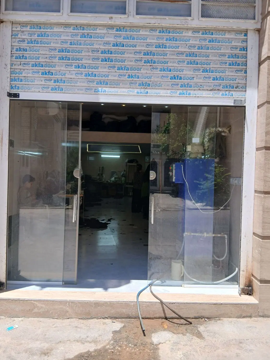 مغازه تجاری با دکوراسیون لوکس و آماده‌ی کسب و کار