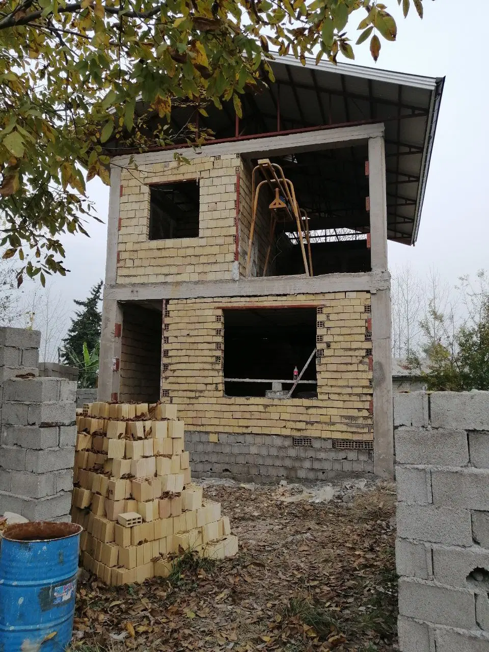 ویلایی دوبلکس نیمه کاره