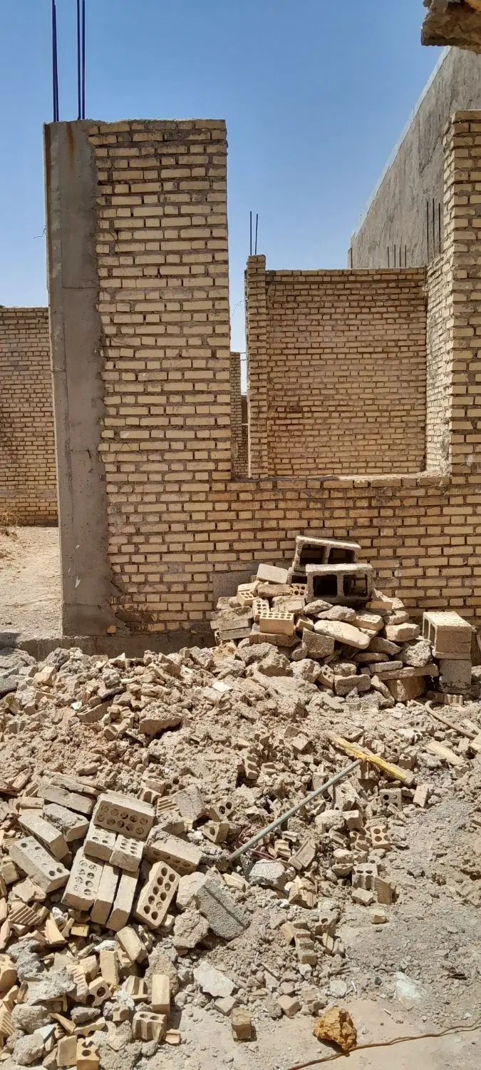 خانه ویلایی نیمه کاره هشت بنگله