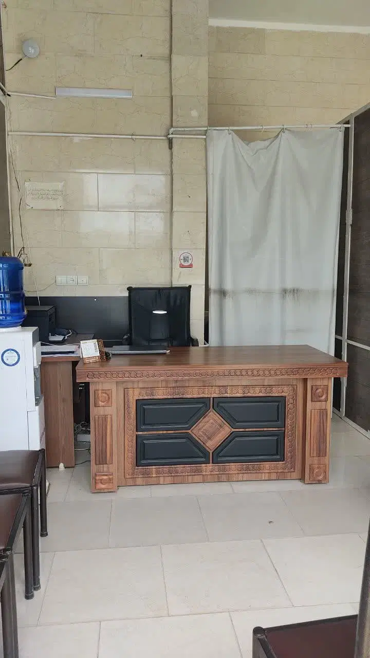 مغازه ۱۳ متری، روبه روی دادگستری