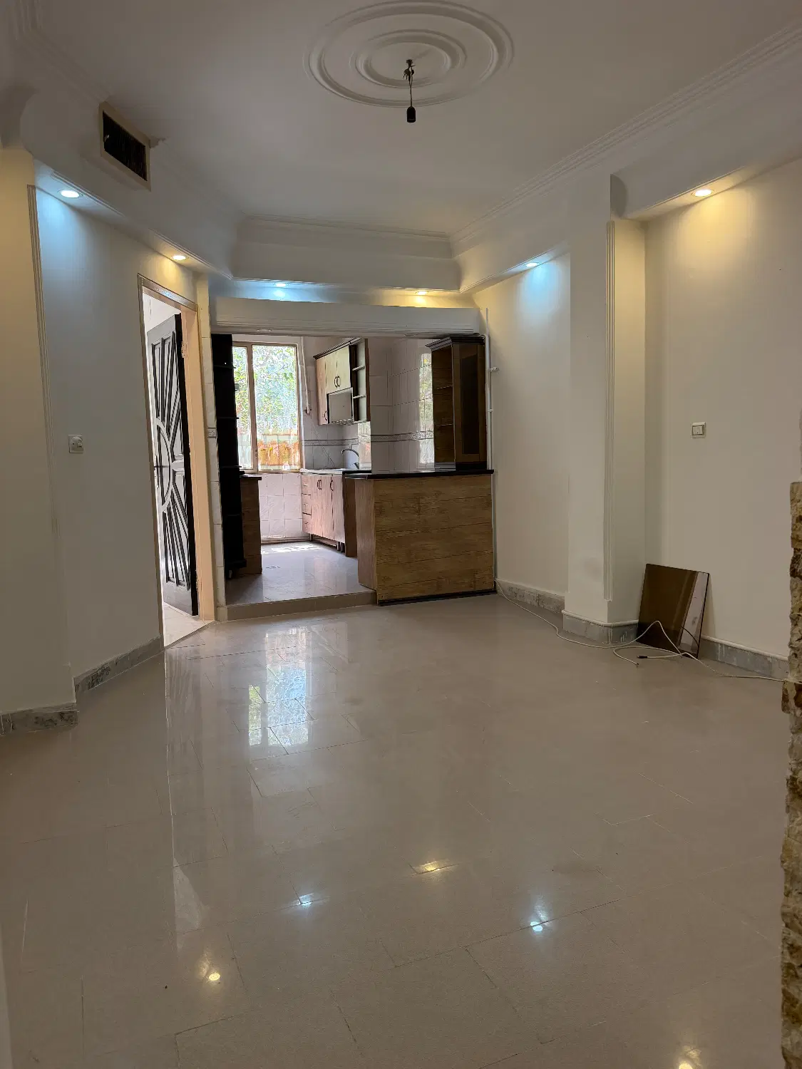 رهن اجاره 50 متر باپارکینگ طبقه 1 فاز1اندیشه