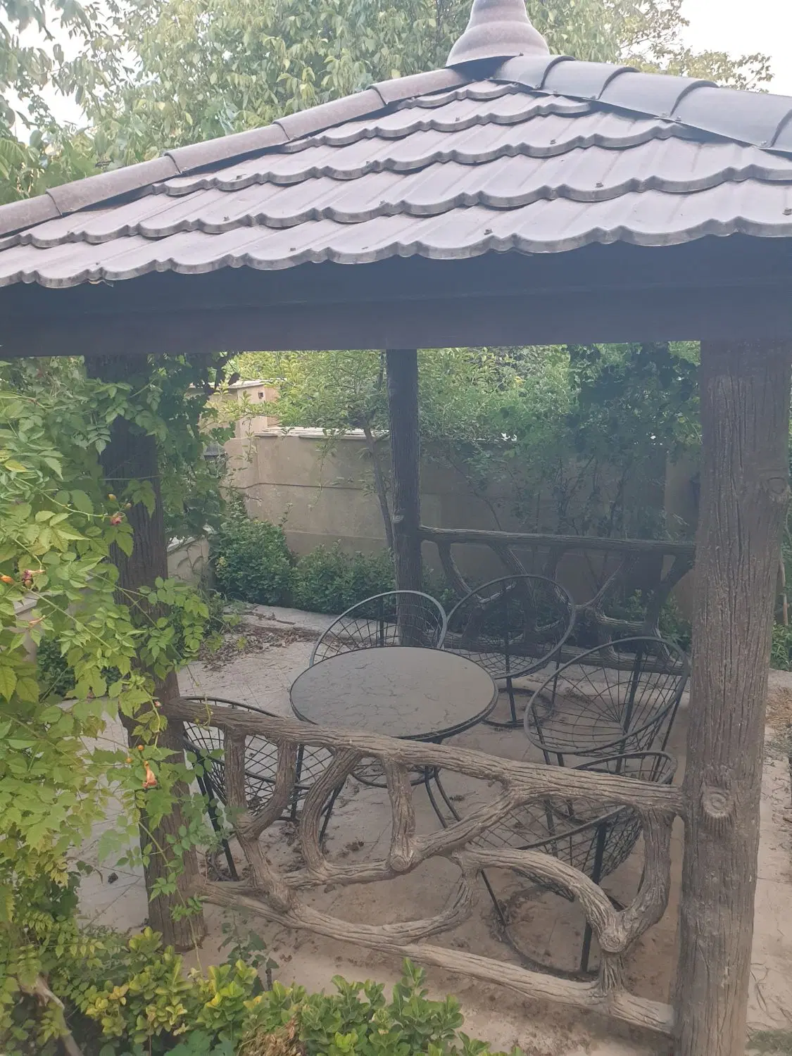 ویلا باغ آلو حصار،مرا ۵۰۰ متر ۳۰۰ متر بنا