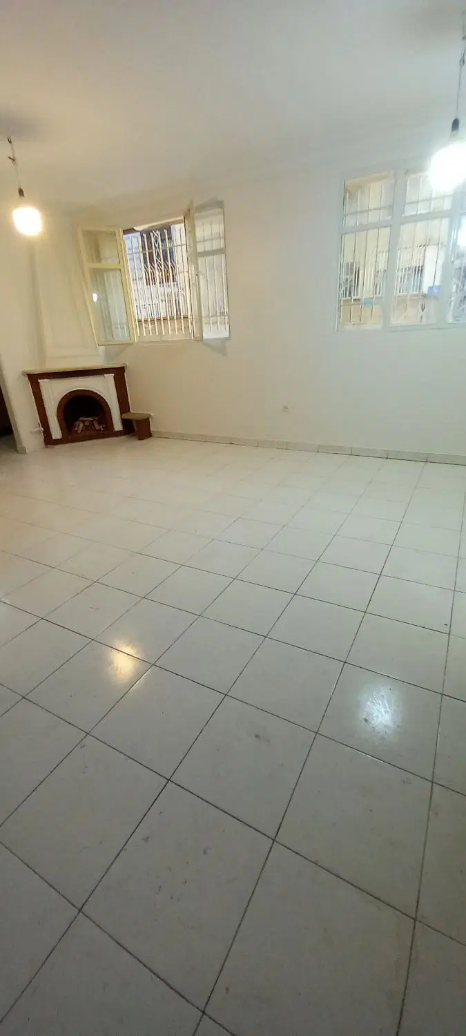 آپارتمان ۲ خوابه ۶۸ متری حیاط دار سهروردی