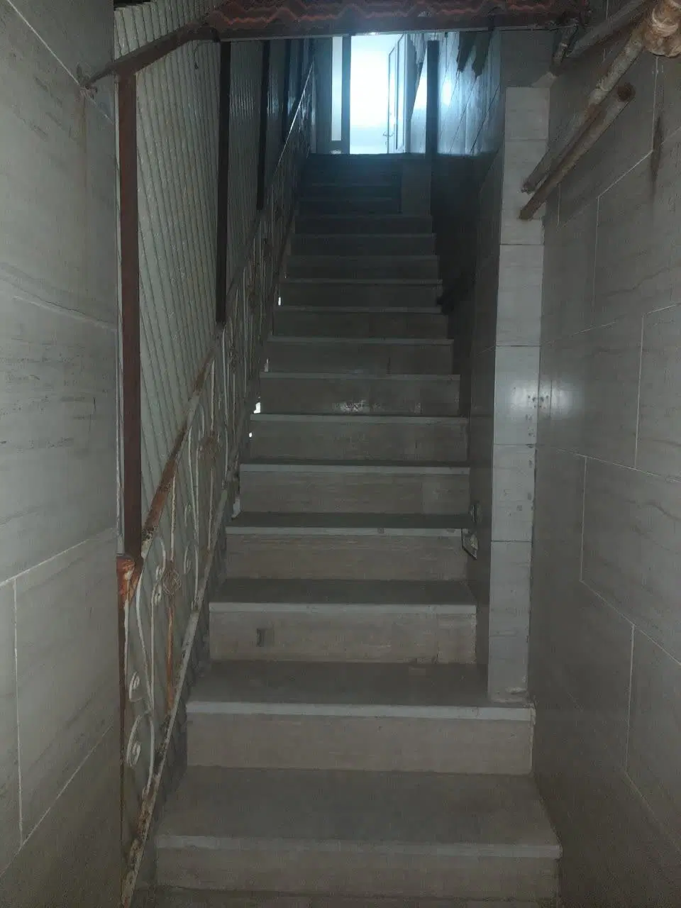 خانه طبقه اول شهیدصادقی