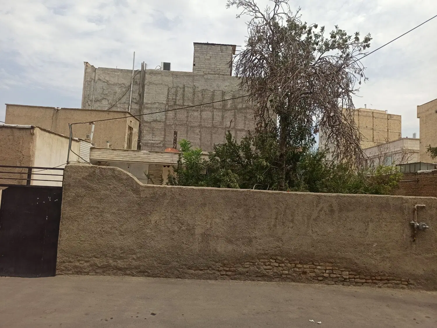 ساختمان ویلائی در ماهدشت آزادگان دوم( شهید مهمساز)