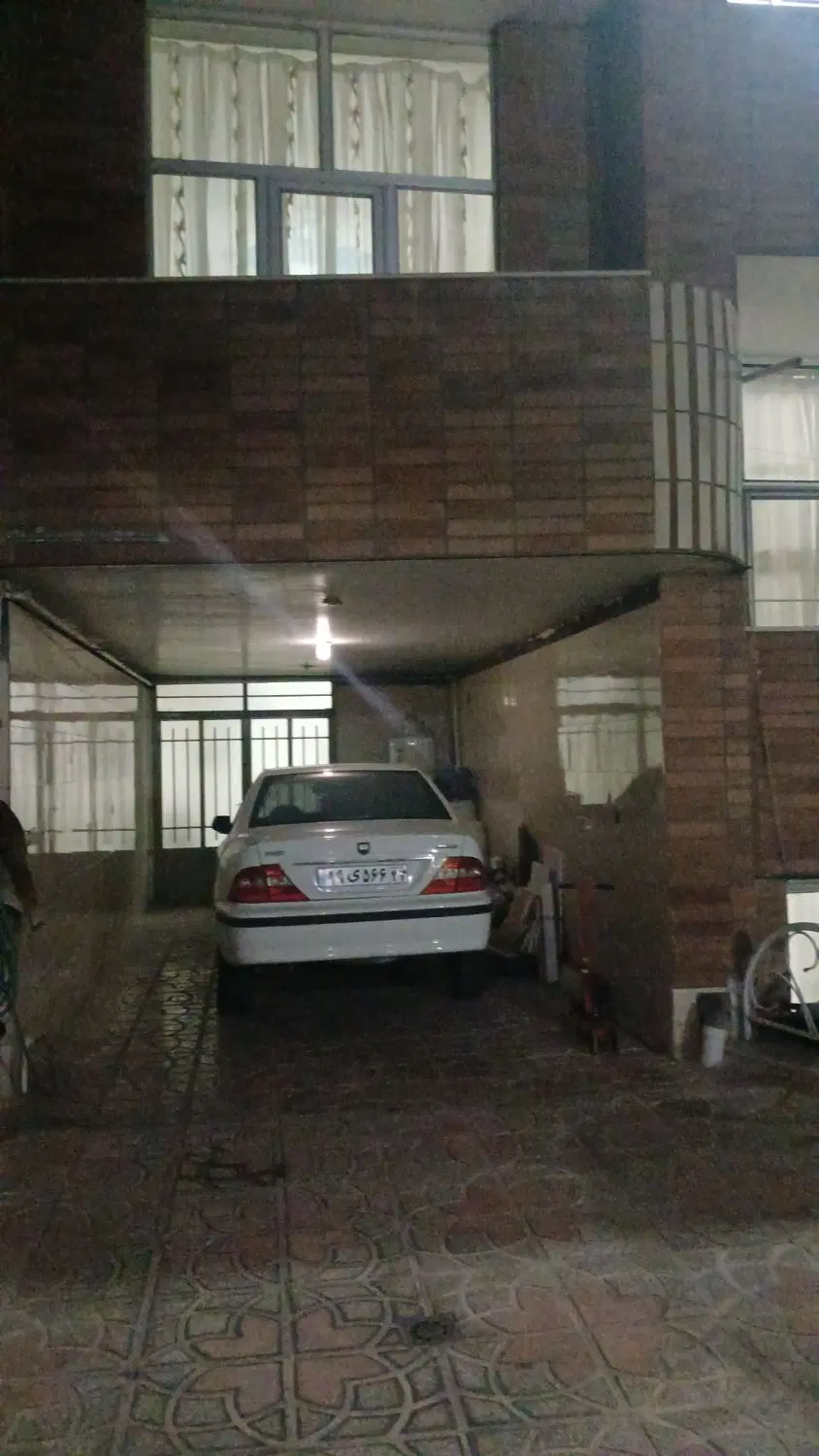 خانه سه طبقه شمالی