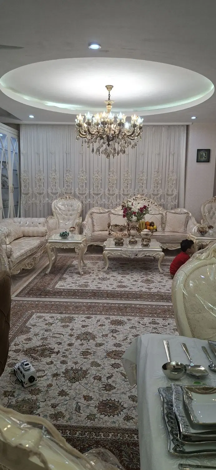 ۹۱متر_رو به آفتاب_واحد غرق نور _سالن پرده خور