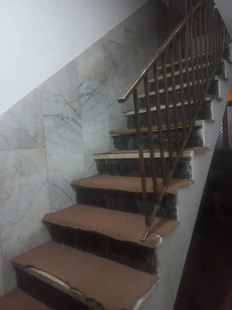 چهاراه رسولی خیابان بنیاد مسکن روبرو اداره پست