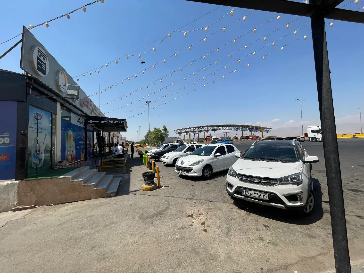 زمین جنب اتوبان غدیر نزدیک عوارضی شماره یک