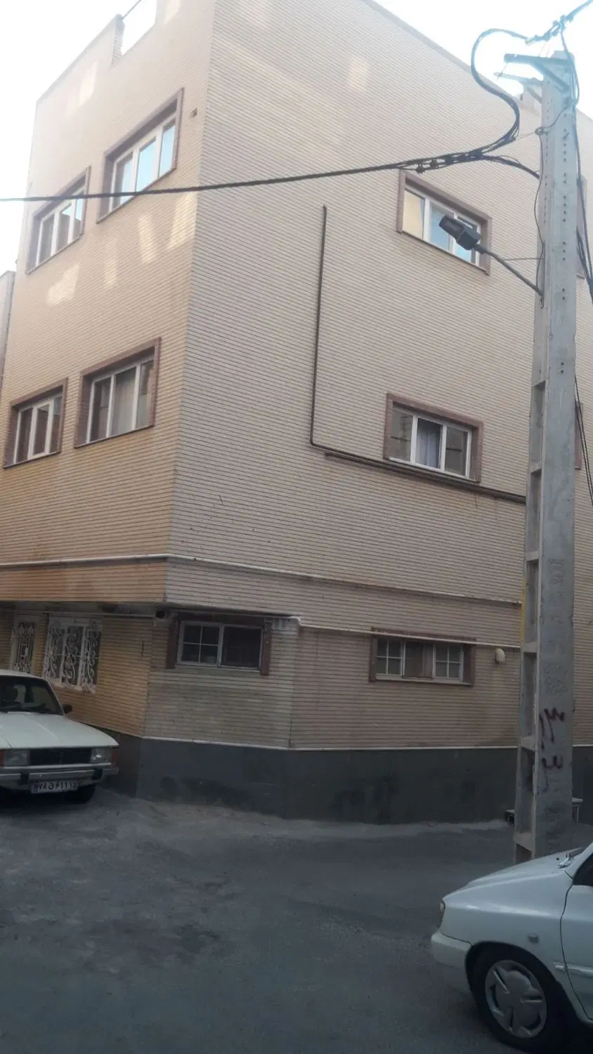 خانه واحد اپارتمان۳ بر در شمس تبریزی فلکه شکلی
