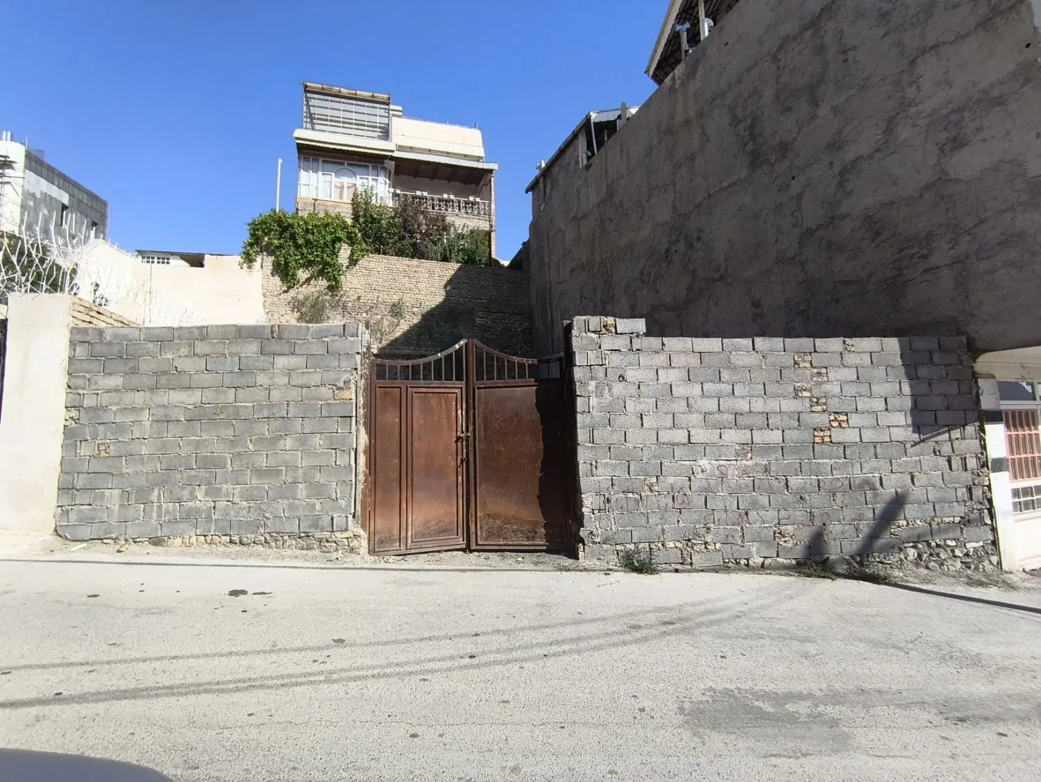 زمین واقع در ابرده سفلی